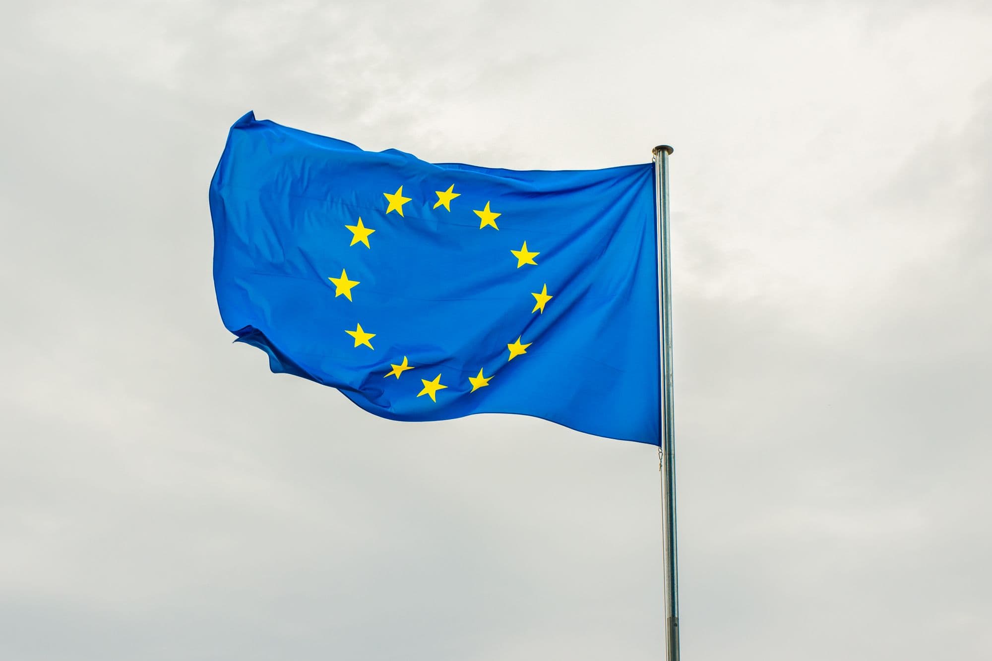 Faktura dla firmy z UE bez VAT: co znaczy "np" i odwrotne obciążenie